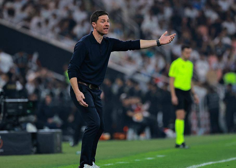 足坛一夜动态：皇马解雇阿隆索，C罗遭遇三连败，利物浦新年首胜